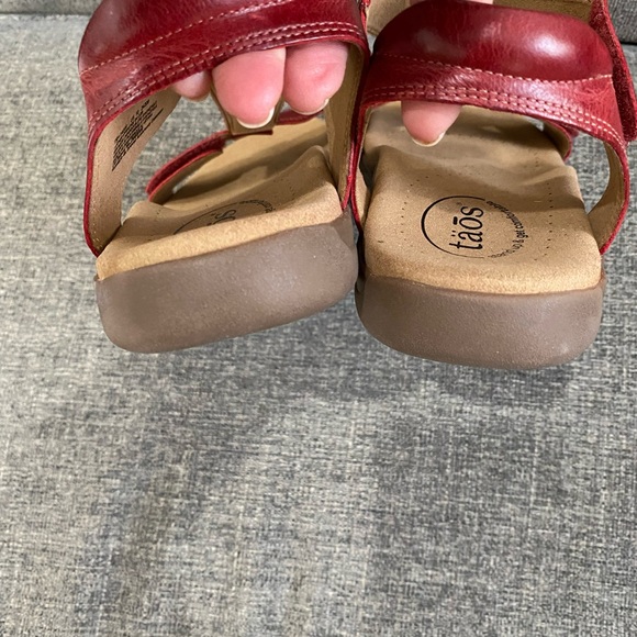 Taos The Show Red Leather Sandals Women Size 10 - Picture 5 of 10